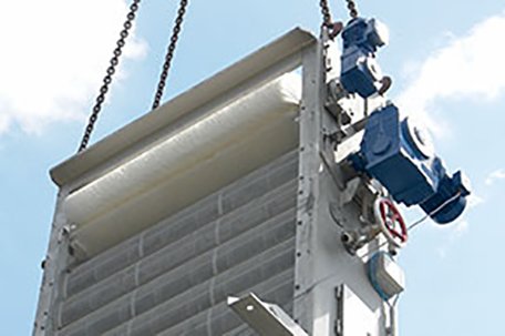 A picture of the top of the Dual Flow Screen with the brush and motor.