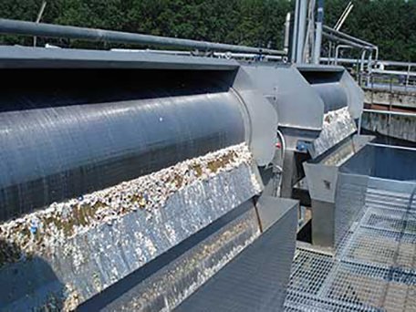 The Savi drumsieve in action at a plant.