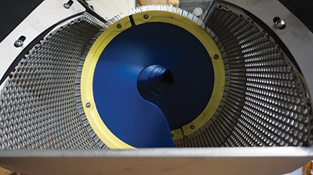 The shaftless spiral of the Speco Wastemaster 35° with the segmented brushes on the screw.